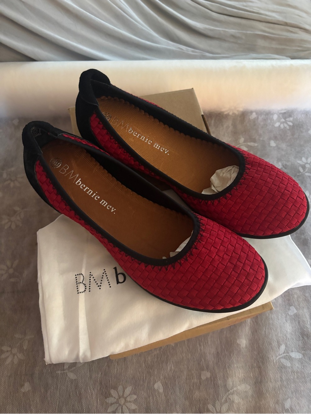 bernie mev. Hazel Red Woven Ballet Flats with Black Trim size 39/8 NWB - Picture 3 of 11